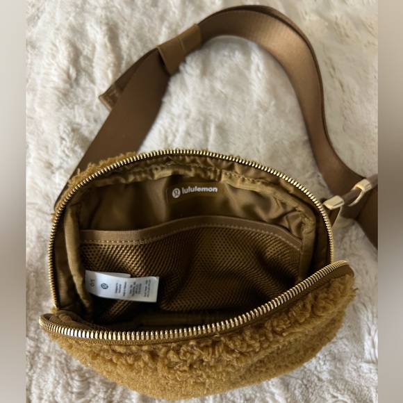 Sherpa Lululemon belt bag - Picture 3 of 3